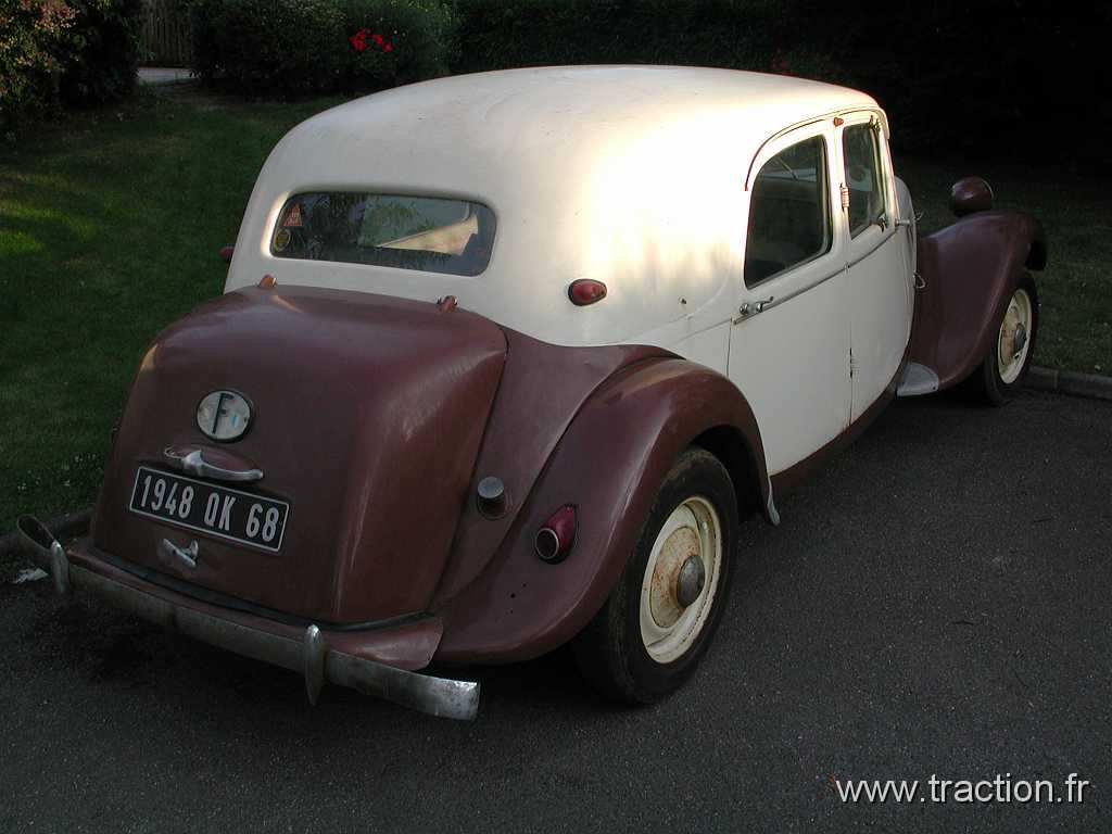 2001_07_11I Biltzheim 0014.jpg - Un trou sur l'aile arrière droite, souvenir d'un autre clignotant, du boulot en plus pour le carrossier.